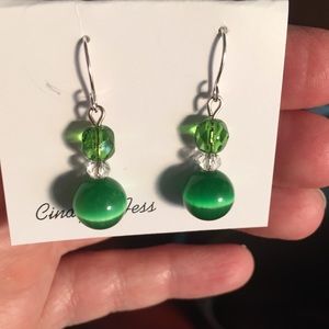 BEAUTIFUL GREEN CAT’S EYE BEADED DANGLE EARRINGS!